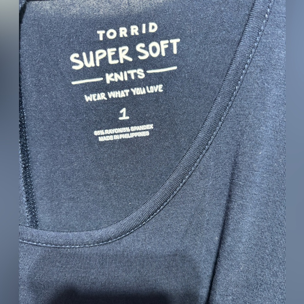 NWOT Torrid navy blue cold shoulder short sleeve shirt - Picture 3 of 5